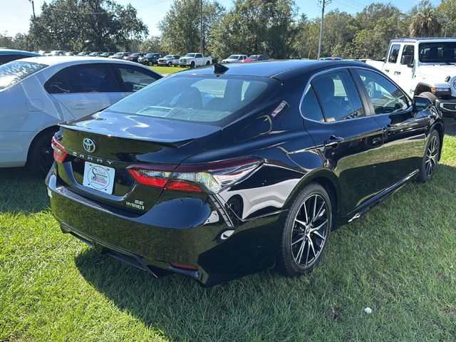 2022 Toyota Camry Hybrid SE