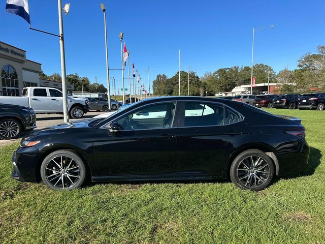 2022 Toyota Camry Hybrid SE