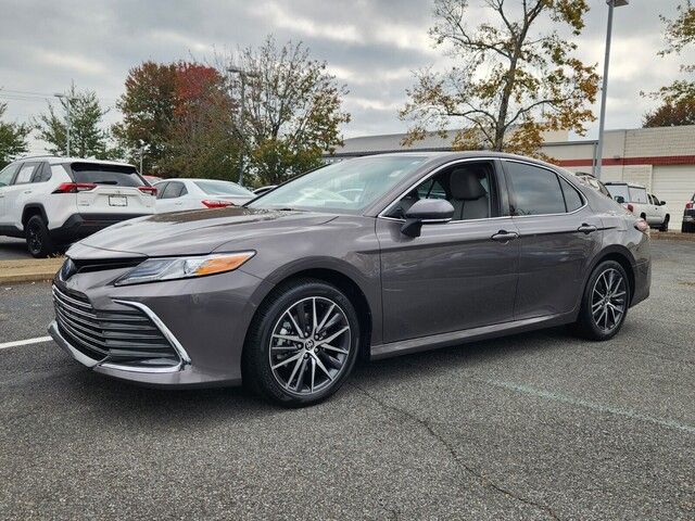 2022 Toyota Camry Hybrid XLE