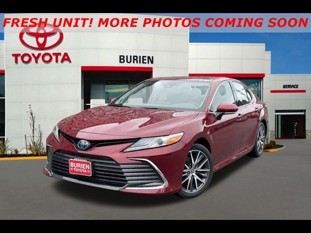 2022 Toyota Camry Hybrid XLE