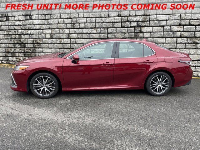 2022 Toyota Camry Hybrid XLE