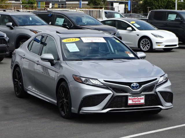 2022 Toyota Camry Hybrid XSE