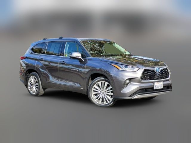 2022 Toyota Highlander Hybrid Platinum