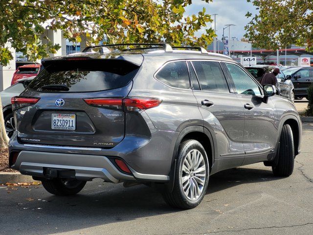 2022 Toyota Highlander Hybrid Platinum