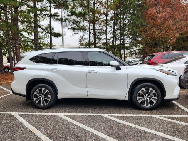 2022 Toyota Highlander Hybrid XLE