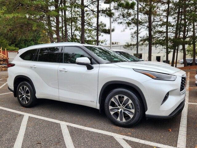 2022 Toyota Highlander Hybrid XLE