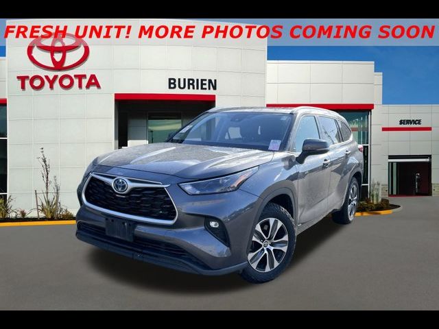 2022 Toyota Highlander Hybrid XLE