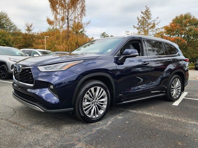 2022 Toyota Highlander Hybrid Platinum