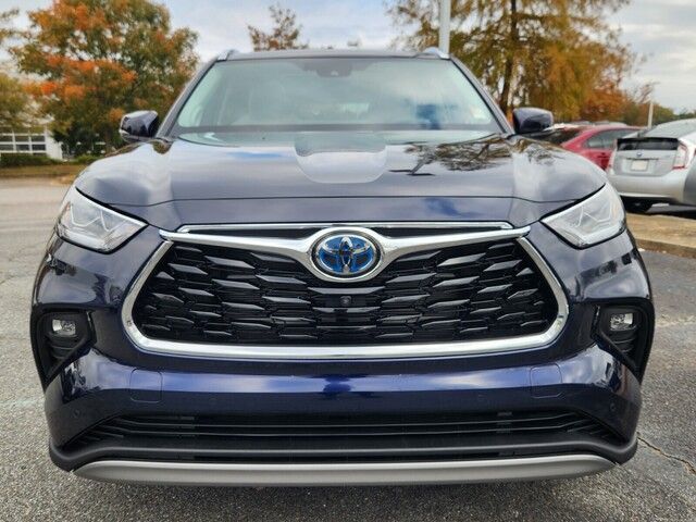 2022 Toyota Highlander Hybrid Platinum