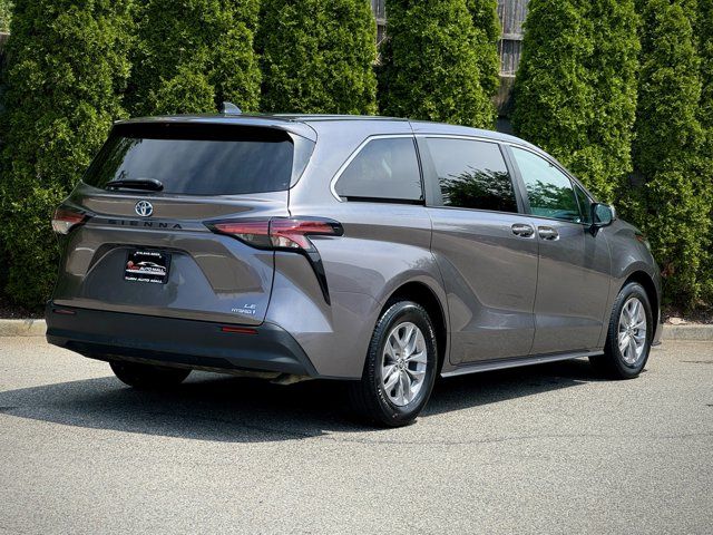 2022 Toyota Sienna LE