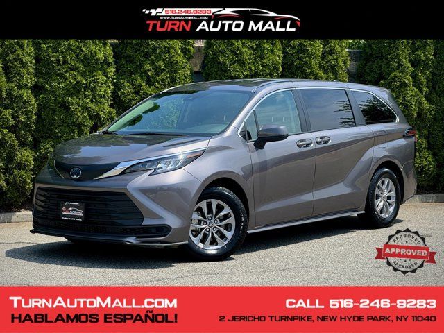 2022 Toyota Sienna LE