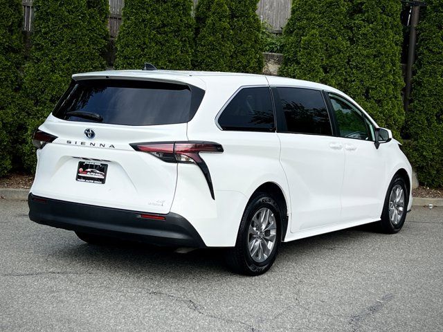 2022 Toyota Sienna LE