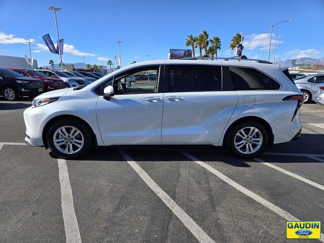 2022 Toyota Sienna Platinum