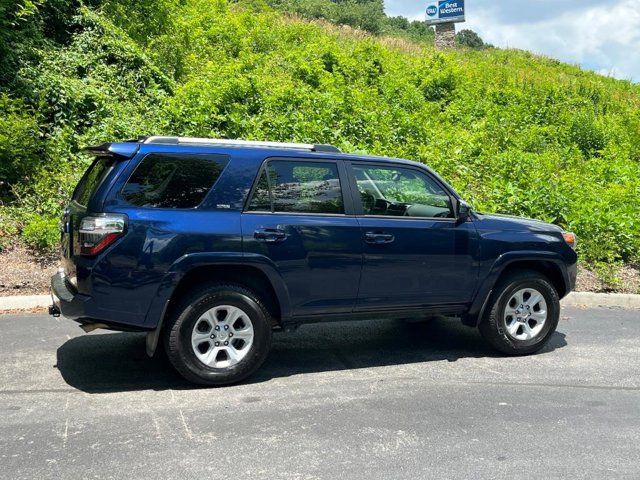 2022 Toyota 4Runner SR5