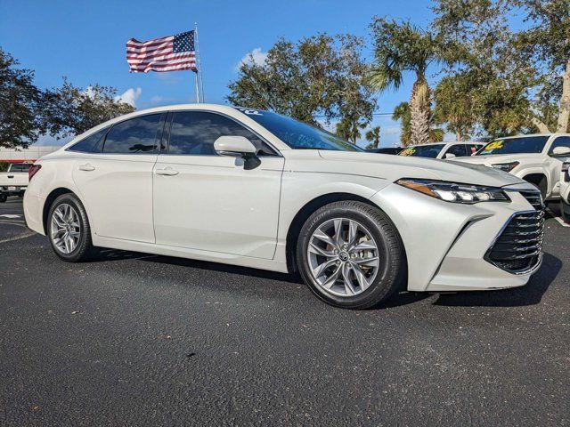 2022 Toyota Avalon Hybrid XLE