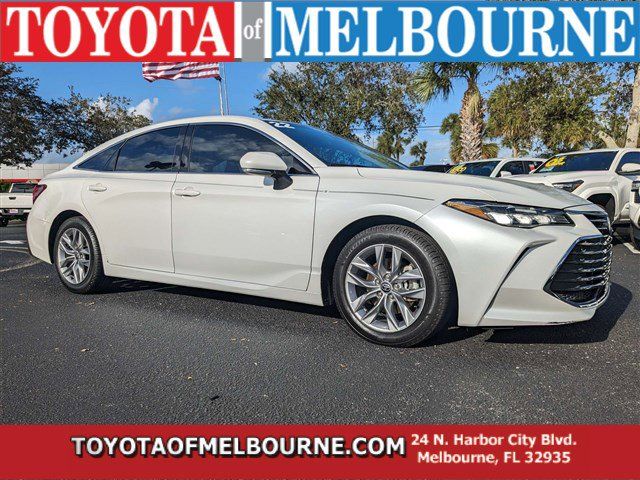 2022 Toyota Avalon Hybrid XLE