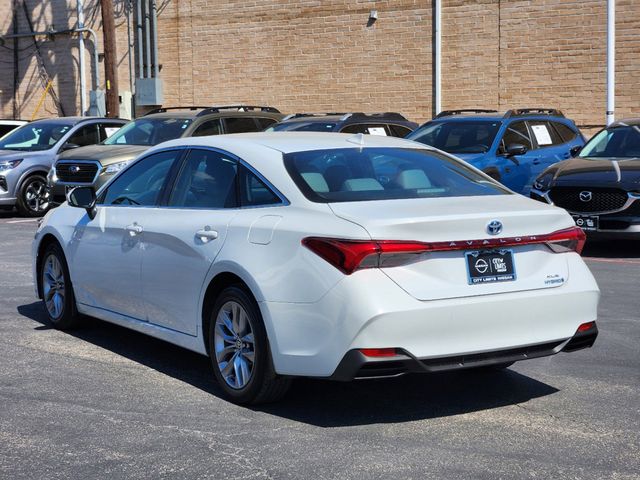 2022 Toyota Avalon Hybrid XLE