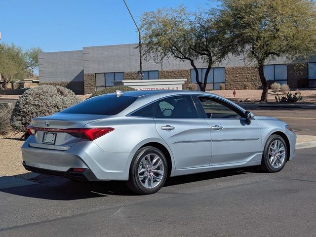 2022 Toyota Avalon Hybrid XLE