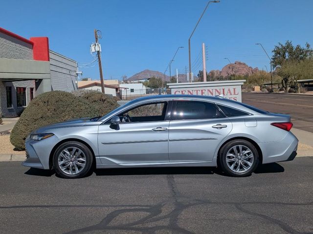 2022 Toyota Avalon Hybrid XLE