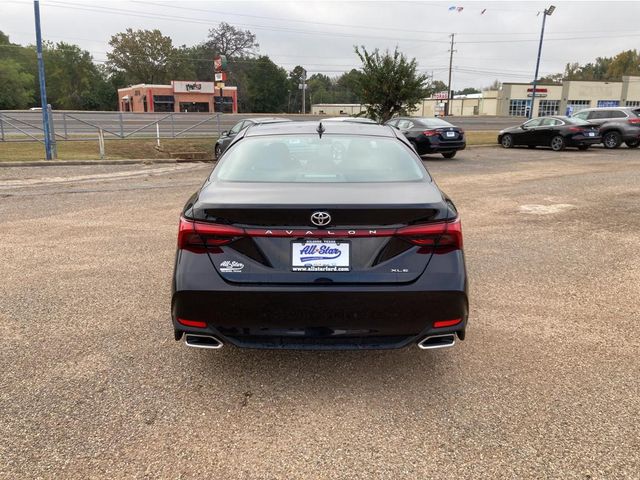 2022 Toyota Avalon XLE