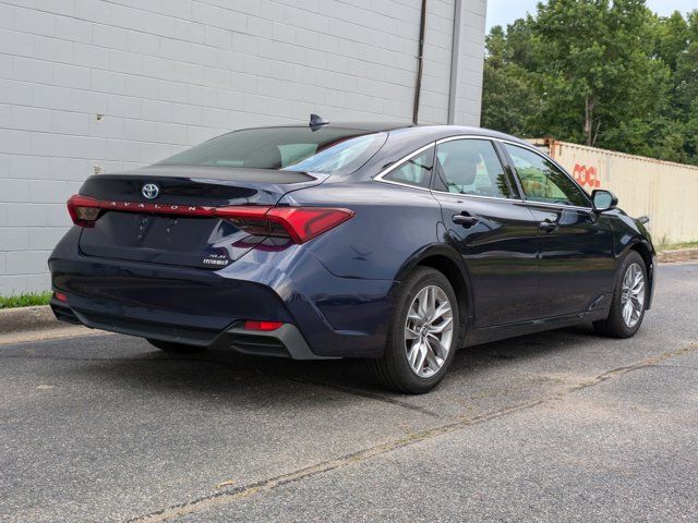 2022 Toyota Avalon Hybrid XLE