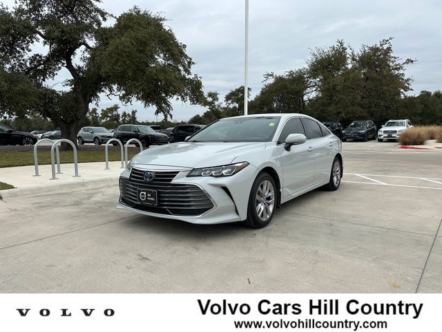 2022 Toyota Avalon Hybrid XLE