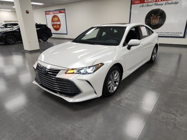 2022 Toyota Avalon Hybrid XLE