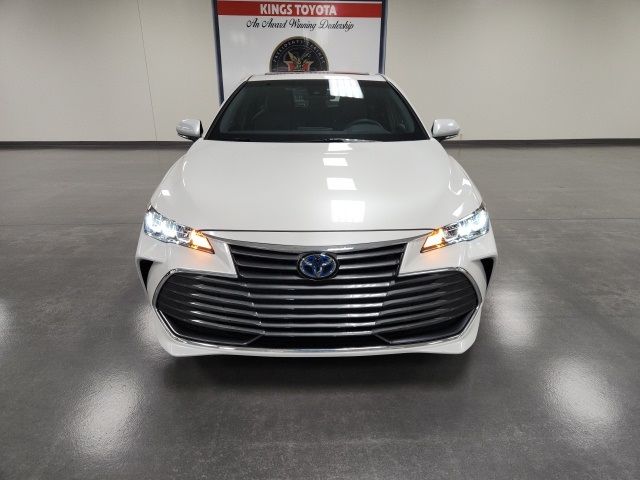 2022 Toyota Avalon Hybrid XLE