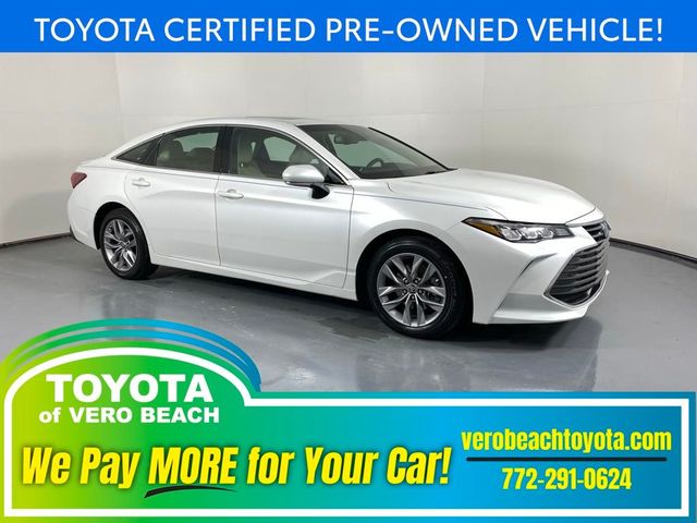 2022 Toyota Avalon Hybrid XLE