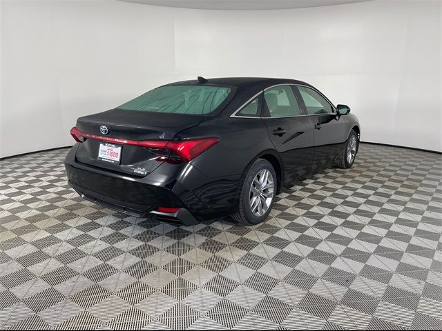 2022 Toyota Avalon Hybrid XLE