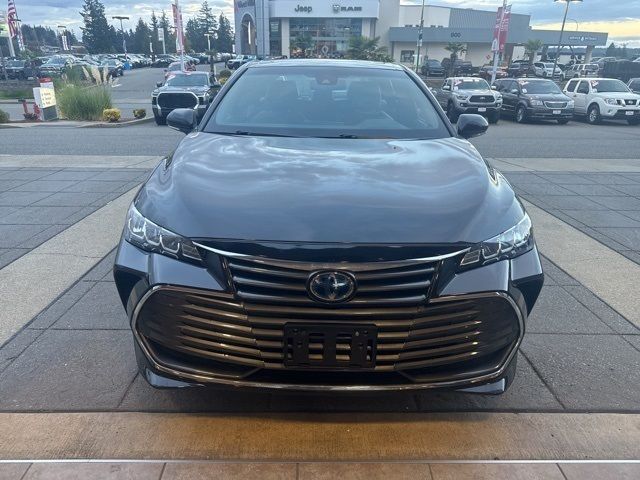 2022 Toyota Avalon Hybrid XLE