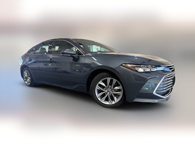 2022 Toyota Avalon Hybrid XLE