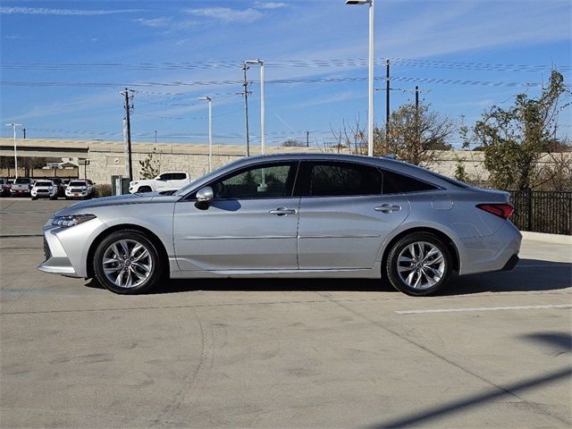 2022 Toyota Avalon Hybrid XLE