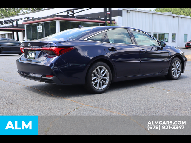 2022 Toyota Avalon Hybrid XLE