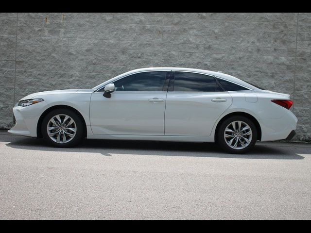 2022 Toyota Avalon Hybrid XLE