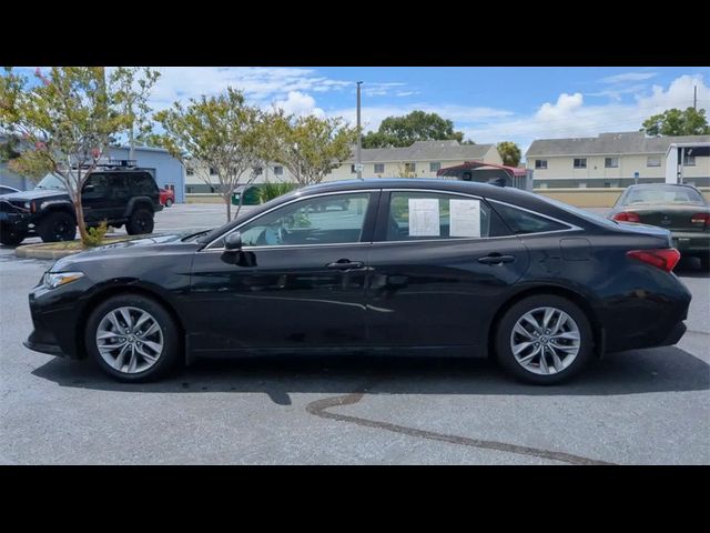 2022 Toyota Avalon Hybrid XLE