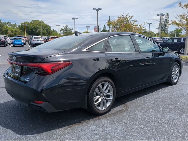 2022 Toyota Avalon Hybrid XLE