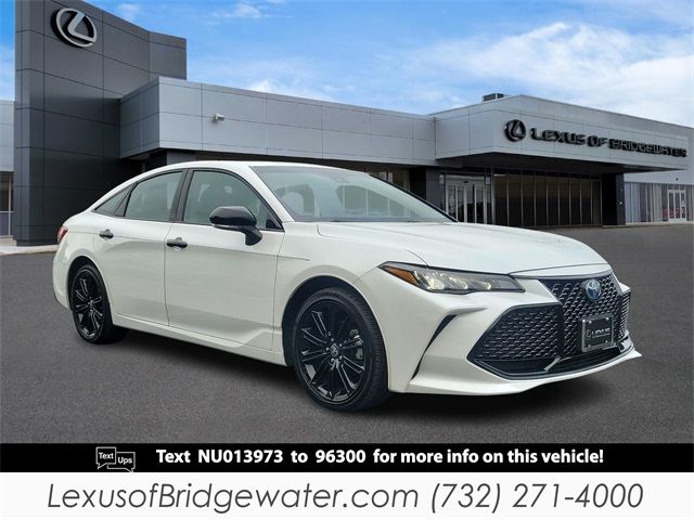 2022 Toyota Avalon Hybrid XSE Nightshade