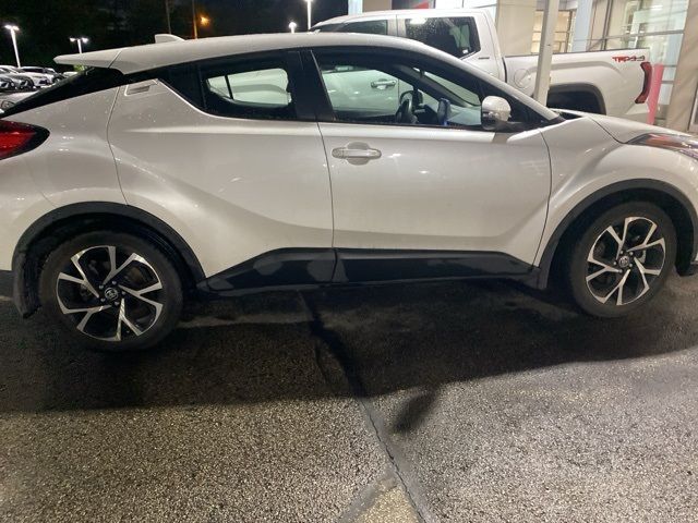 2022 Toyota C-HR XLE