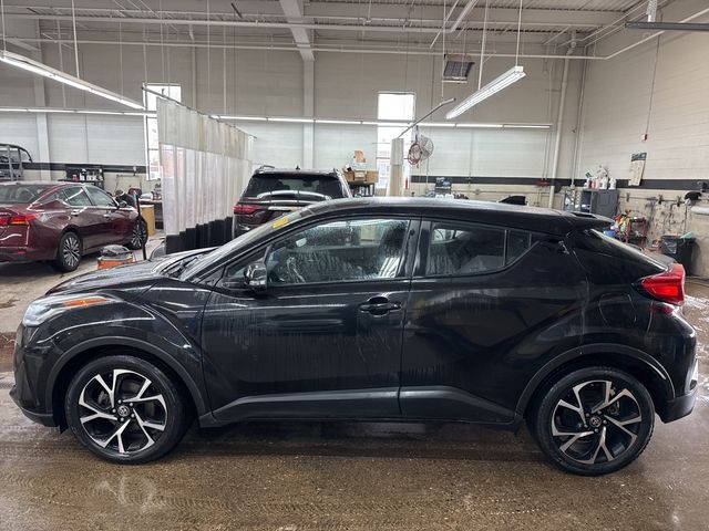 2022 Toyota C-HR XLE