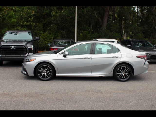 2022 Toyota Camry Hybrid SE