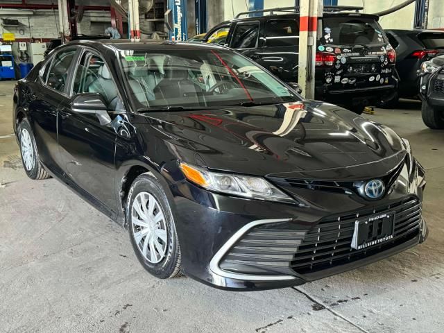 2022 Toyota Camry Hybrid LE