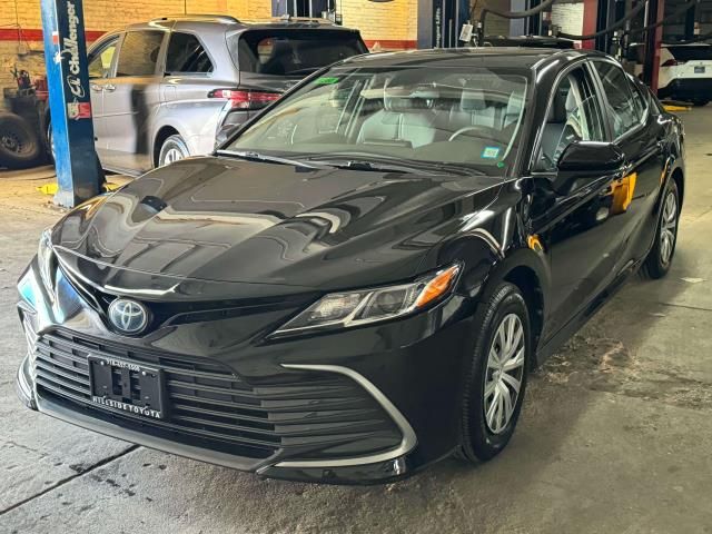 2022 Toyota Camry Hybrid LE