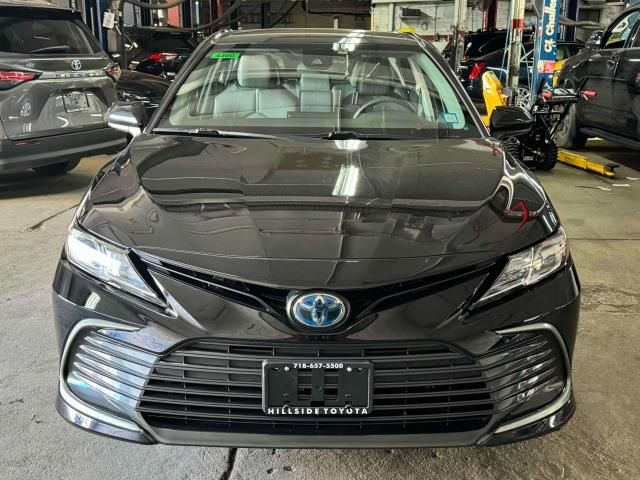 2022 Toyota Camry Hybrid LE