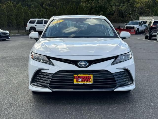 2022 Toyota Camry Hybrid LE