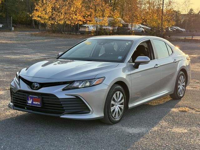 2022 Toyota Camry Hybrid LE