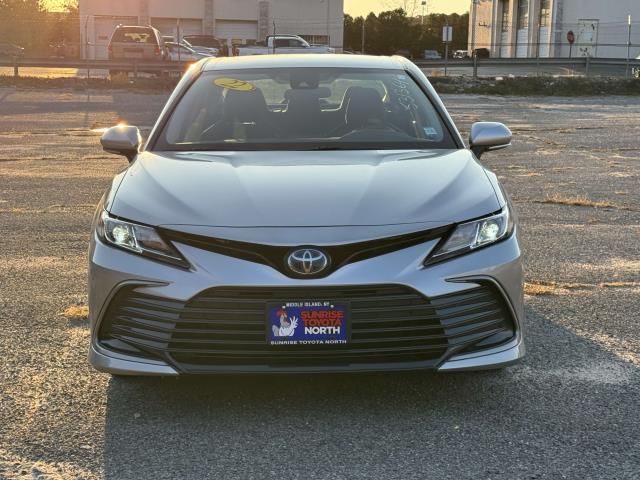 2022 Toyota Camry Hybrid LE