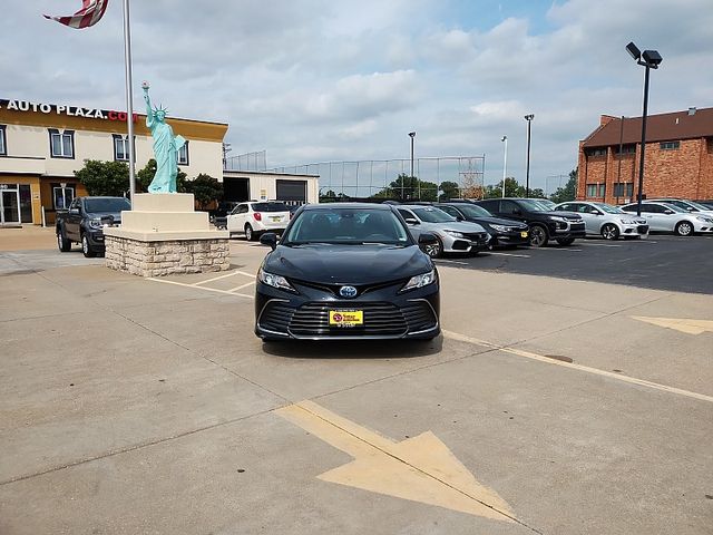 2022 Toyota Camry Hybrid LE