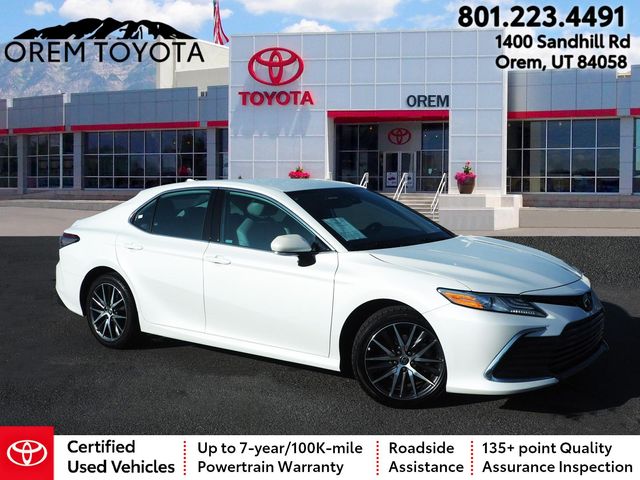 2022 Toyota Camry Hybrid XLE