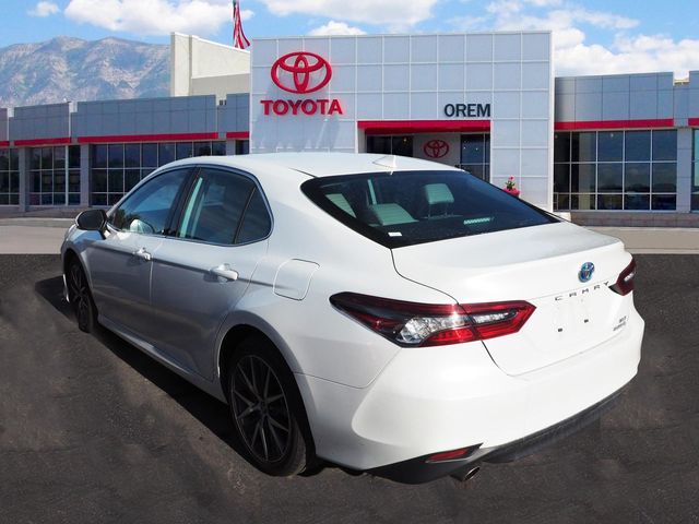 2022 Toyota Camry Hybrid XLE